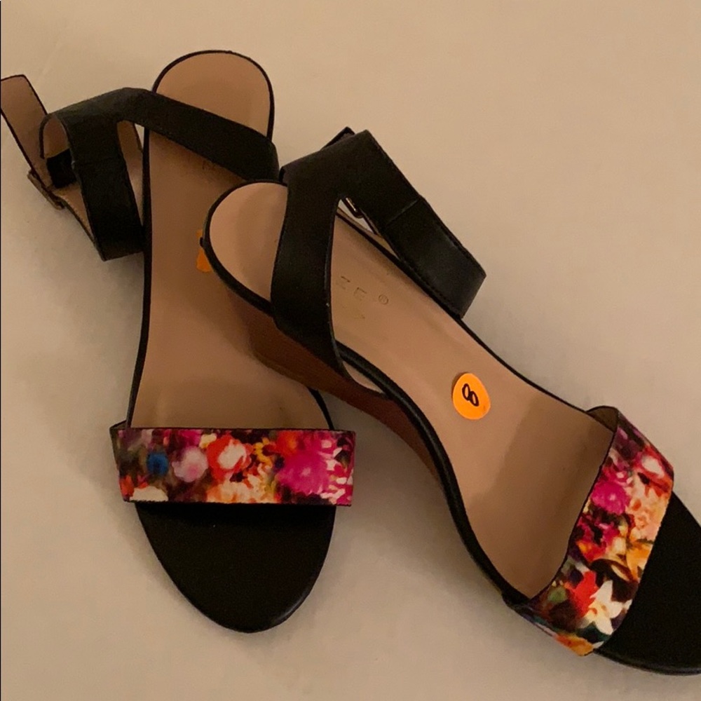 💥Ankle Strap Sandals - Size 8💥